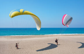 Finde deine Flügel, jage dem Horizont und den Höhen beim Gleitschirmfliegen nach.